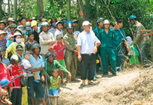 Công an, dân quân tự vệ được tăng cường để lập lại trật tự 