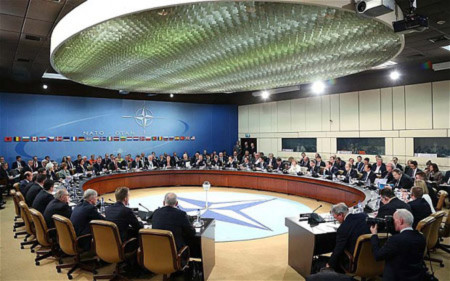 Các ngoại trưởng NATO họp tại Brussels để thảo luận về việc đưa quân đồn trú thường trực tại Ba Lan và các nước Baltic. Nguồn ảnh; Telegraph. Các ngoại trưởng NATO họp tại Brussels để thảo luận về việc đưa quân đồn trú thường trực tại Ba Lan và các nước Baltic. Nguồn ảnh; Telegraph.