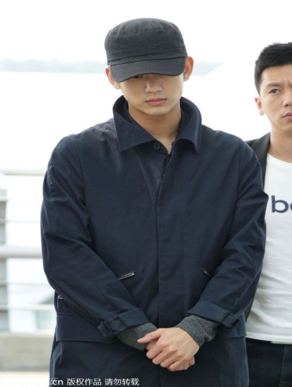 Kim Soo Hyun và Jeon Ji Hyun buồn và mệt mỏi tại sân bay 2 Kim Soo Hyun và Jeon Ji Hyun buồn và mệt mỏi tại sân bay 2