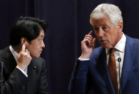 Bộ trưởng Quốc phòng Mỹ Chuck Hagel (phải) và người đồng cấp Nhật Bản Itsunori Onodera hội đàm ngày 6.4. Bộ trưởng Quốc phòng Mỹ Chuck Hagel (phải) và người đồng cấp Nhật Bản Itsunori Onodera hội đàm ngày 6.4.