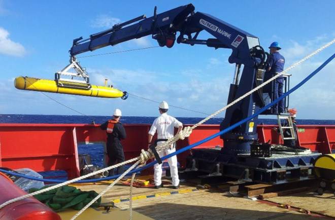 Triển khai thiết bị lặn Bluefin-21 tìm máy bay MH370 Triển khai thiết bị lặn Bluefin-21 tìm máy bay MH370