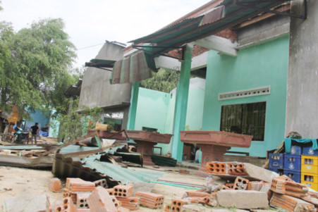  Hàng trăm ngôi nhà của người dân Sơn Linh bị hư hỏng