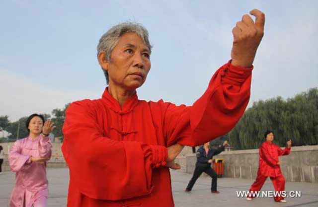  Người dân Thương Châu luyện võ vào buổi sáng. (nguồn China.org.cn)