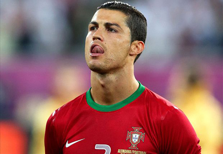 C.Ronaldo lại dính chấn thương mới