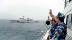Trung Quốc đã vội quên những cái bắt tay và vẫy tay tạm biệt của những người cảnh sát biển Việt Nam sau chuyến kiểm tra liên hợp nghề cá vịnh Bắc bộ giữa tháng 4/2014 ảnh: Đức Hạnh - Liên Châu. Nguồn: CSBVN