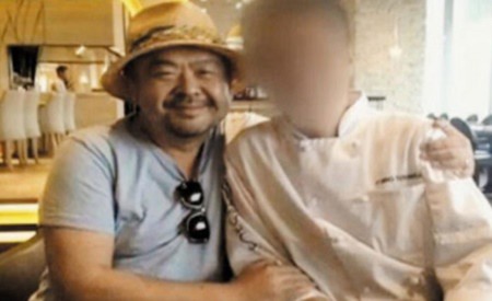 Ông Kim Jong-nam chụp ảnh với bếp trưởng tại nhà hàng Italy ở Indonesia ngày 4.5. Ông Kim Jong-nam chụp ảnh với bếp trưởng tại nhà hàng Italy ở Indonesia ngày 4.5.