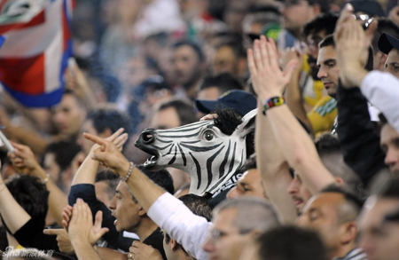 Những CĐV Juventus ăn mừng chức vô địch lần thứ 32 của Juventus (thực chất là 30 vì Juve bị tước 2 Scudetto)