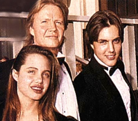 Ngắm loạt ảnh từ nhỏ đến khi trưởng thành của Angelina Jolie 5 Ngắm loạt ảnh từ nhỏ đến khi trưởng thành của Angelina Jolie 5