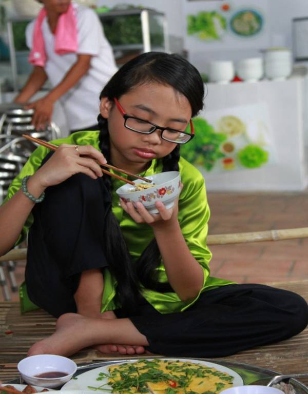 Danh hài Thúy Nga bán bánh canh nuôi Phương Mỹ Chi 4 Danh hài Thúy Nga bán bánh canh nuôi Phương Mỹ Chi 4