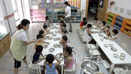 Một bữa ăn trưa tại nhà trẻ ở Trung Quốc