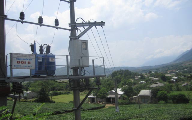 Phát triển lưới điện rộng khắp mang đến cho cuộc sống và sản xuất ở vùng cao Tân Uyên (Lai Châu) nhiều thuận lợi lớn. 