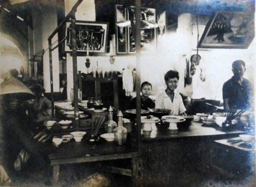 Vỉa hè Sài Gòn những năm 1960 có gì? (0) Vỉa hè Sài Gòn những năm 1960 có gì? (0)