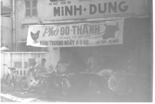 Vỉa hè Sài Gòn những năm 1960 có gì? (1)