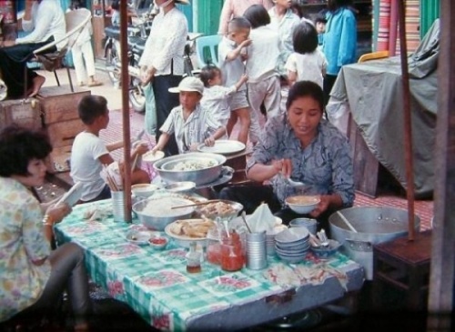 Vỉa hè Sài Gòn những năm 1960 có gì? (3)