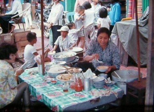 Vỉa hè Sài Gòn những năm 1960 có gì? (3) Vỉa hè Sài Gòn những năm 1960 có gì? (3)