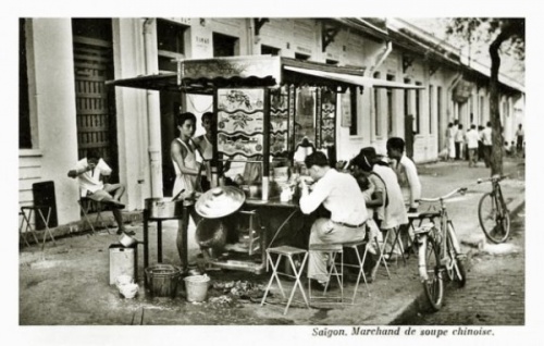 Vỉa hè Sài Gòn những năm 1960 có gì? (6)