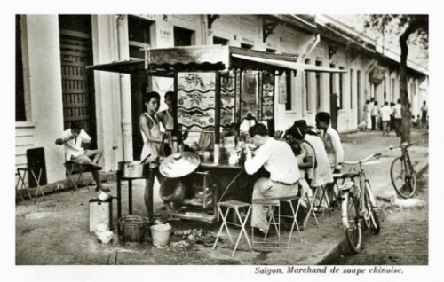 Vỉa hè Sài Gòn những năm 1960 có gì? (6) Vỉa hè Sài Gòn những năm 1960 có gì? (6)