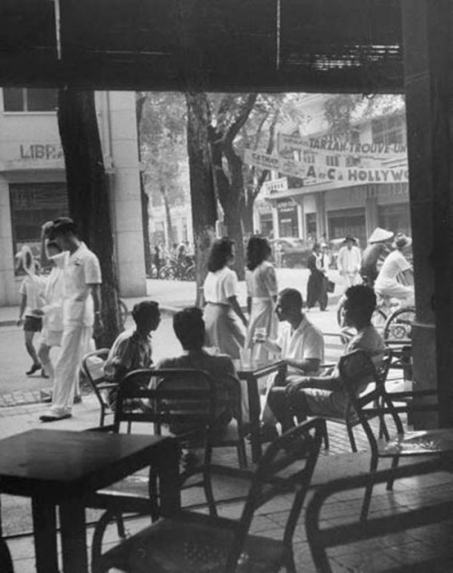 Vỉa hè Sài Gòn những năm 1960 có gì? (7) Vỉa hè Sài Gòn những năm 1960 có gì? (7)