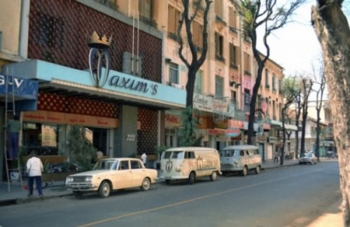 Vỉa hè Sài Gòn những năm 1960 có gì? (10) Vỉa hè Sài Gòn những năm 1960 có gì? (10)