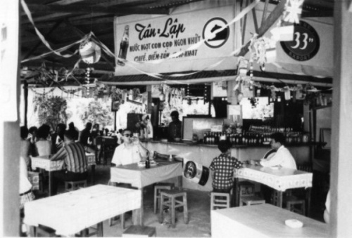 Vỉa hè Sài Gòn những năm 1960 có gì? (14) Vỉa hè Sài Gòn những năm 1960 có gì? (14)