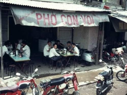 Vỉa hè Sài Gòn những năm 1960 có gì? (17)
