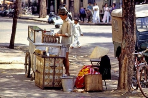 Vỉa hè Sài Gòn những năm 1960 có gì? (22) Vỉa hè Sài Gòn những năm 1960 có gì? (22)