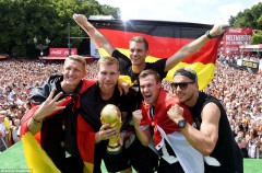 Giống như Italia và Brazil, Đức đã có chức vô địch thế giới thứ 4 sau 24 năm chờ đợi.