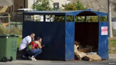Cư dân Israel ẩn núp sau khi có cảnh báo tên lửa tại Ashdod, ngày 14/7/2014.