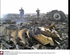 Hình ảnh đăng tải trên mạng xã hội về hiện trường vụ rơi máy bay của Malaysia Airlines ở vùng Đông Ukraine.