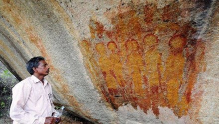 Phát hiện phiến đá 10.000 năm có dấu vết người ngoài hành tinh