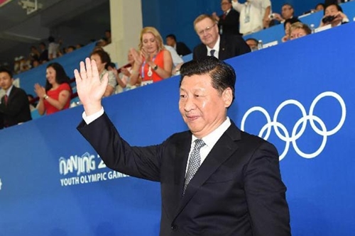 Ngày 16, Chủ tịch Trung Quốc Tập Cận Bình xuất hiện trong lễ khai mạc Thế vận hội thanh niên tại Nam Kinh. Trong khi đó tại Thượng Hải, đoàn thanh tra Trung ương cũng rầm rộ tiến hành điều tra về bằng chứng tham nhũng của Giang Trạch Dân và Hàn Chính. (Ảnh internet)
