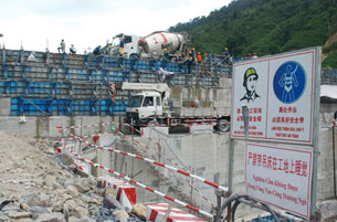 Thủy điện Sông Bung 4 ở huyện Nam Giang, Quảng Nam đang được nhà thầu của Trung Quốc thi công. Courtesy photo