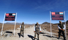Quân Trung Quốc tại ranh giới vùng tranh chấp ở Burtse-Ladakh
Courtesy of themangonews.com