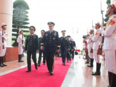 Tướng Mỹ Martin E.Dempsey bên cạnh Thượng tướng Đỗ Bá Tỵ trong chuyến thăm Việt Nam từ 14 đến 17/08/2014.
http://www.defense.gov