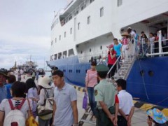 Tàu du lịch Trung Quốc rời cảng Tam Á (Sanya), để đi thăm các đảo nhỏ ở Hoàng Sa - sanyatourism.com