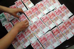 Cảnh sát Trung Quốc mới thu giữ 8 triệu Nhân dân tệ tiền giả trông giống như thật tại thành phố Thai Châu, tỉnh Chiết Giang, theo các phương tiện truyền thông nhà nước vào ngày 4 tháng 9 vừa qua. (Ảnh chụp màn hình / Đài truyền hình Trung ương Trung Quốc)