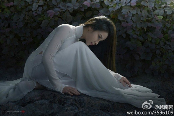 Báo Trung Quốc trầm trồ vẻ đẹp của người mẫu Việt mặc áo dài 3