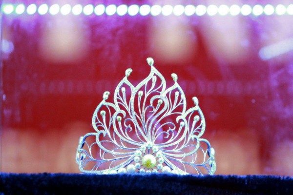 Cận cảnh vương miện Hoa hậu Việt Nam 2014 trị giá 2,5 tỷ đồng 1 Cận cảnh vương miện Hoa hậu Việt Nam 2014 trị giá 2,5 tỷ đồng 1