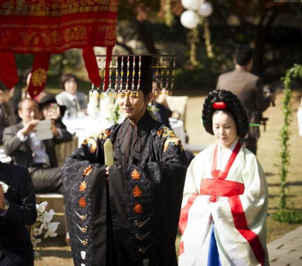 Chae Rim và Cao Tử Kỳ hạnh phúc sau đám cưới cổ trang 2