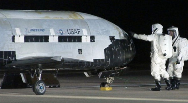 Tàu vũ trụ bí ẩn X-37B đã trở về Trái Đất
