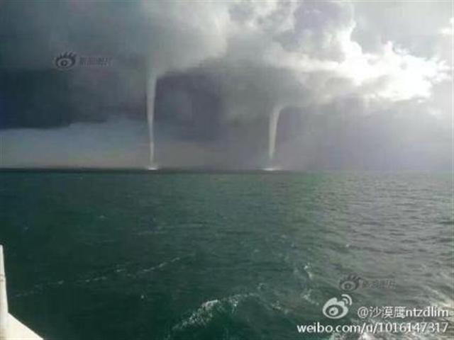 Sáng ngày 20 tháng 10, tại Hồ Thanh Hải xuất hiện cảnh tượng 9 “vòi rồng” ngoạn mục.