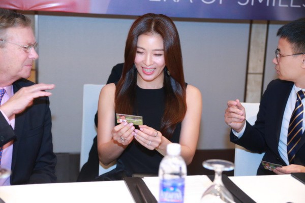 Ha Ji Won đẹp không tì vết trong buổi họp báo tại Hà Nội 2 Ha Ji Won đẹp không tì vết trong buổi họp báo tại Hà Nội 2