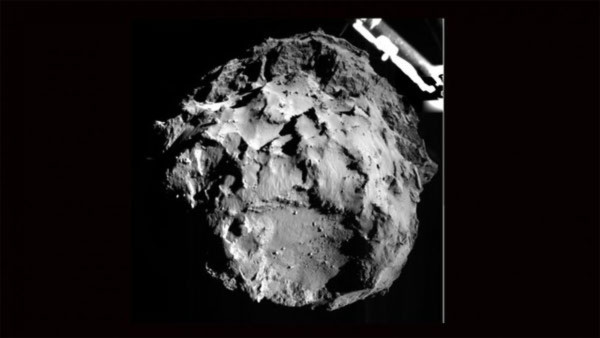 Những hình ảnh bề mặt sao chổi rõ nét đầu tiên của nhân loại
