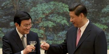 Chủ tịch Việt Nam Trương Tấn Sang (T) và đồng nhiệm Trung Quốc Tập Cận Bình - REUTERS