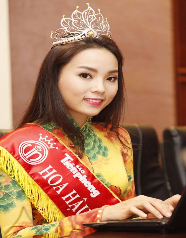 Cận cảnh nhan sắc xinh đẹp của top 3 HHVN sau khi đăng quang 2