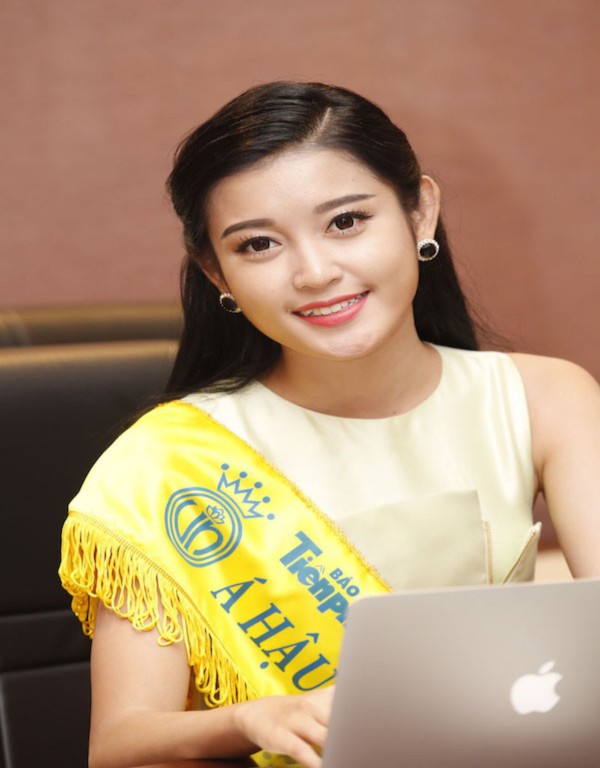 Cận cảnh nhan sắc xinh đẹp của top 3 HHVN sau khi đăng quang 4 Cận cảnh nhan sắc xinh đẹp của top 3 HHVN sau khi đăng quang 4