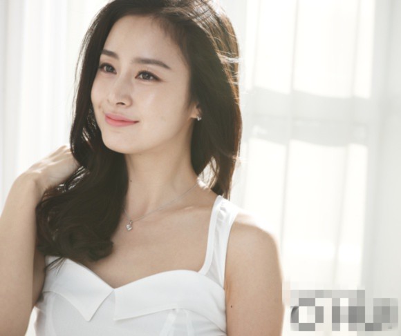 Kim Tae Hee đẹp long lanh trong loạt ảnh mới dù đã ngoài 30 1 Kim Tae Hee đẹp long lanh trong loạt ảnh mới dù đã ngoài 30 1