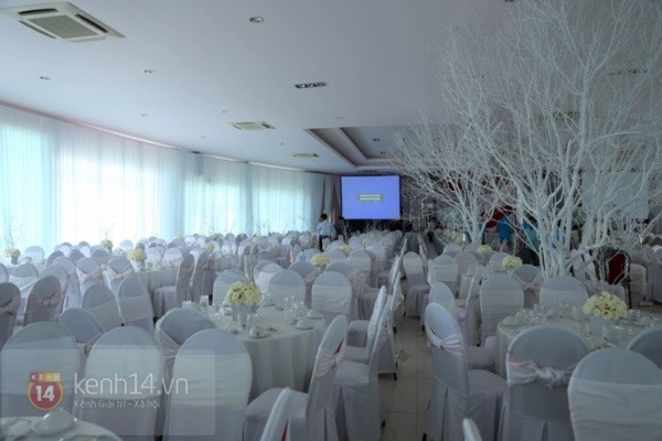 Nhiều khách không mời đến chật kín đám cưới Thủy Tiên - Công Vinh 14 Nhiều khách không mời đến chật kín đám cưới Thủy Tiên - Công Vinh 14