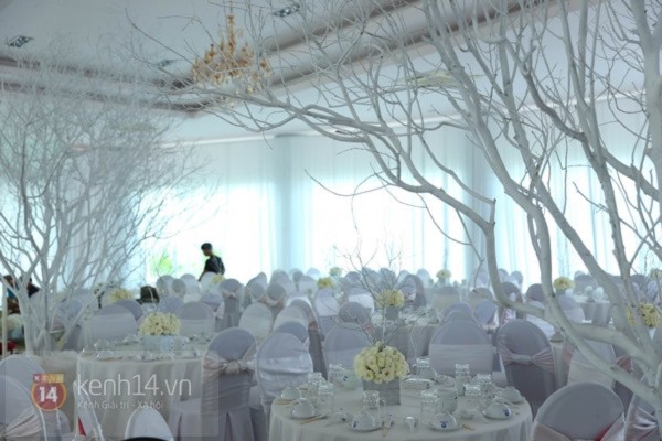 Nhiều khách không mời đến chật kín đám cưới Thủy Tiên - Công Vinh 18