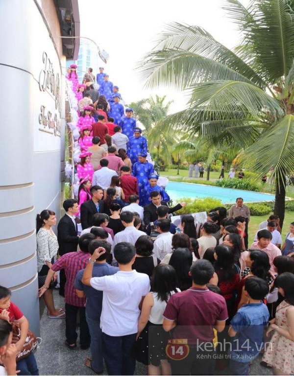 Nhiều khách không mời đến chật kín đám cưới Thủy Tiên - Công Vinh 3 Nhiều khách không mời đến chật kín đám cưới Thủy Tiên - Công Vinh 3